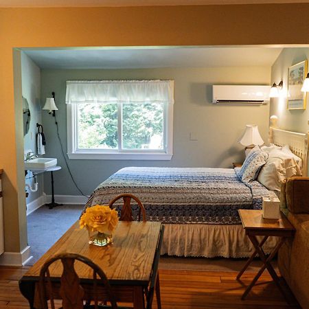 Sylvan Inn Bed & Breakfast Глен Арбър Екстериор снимка