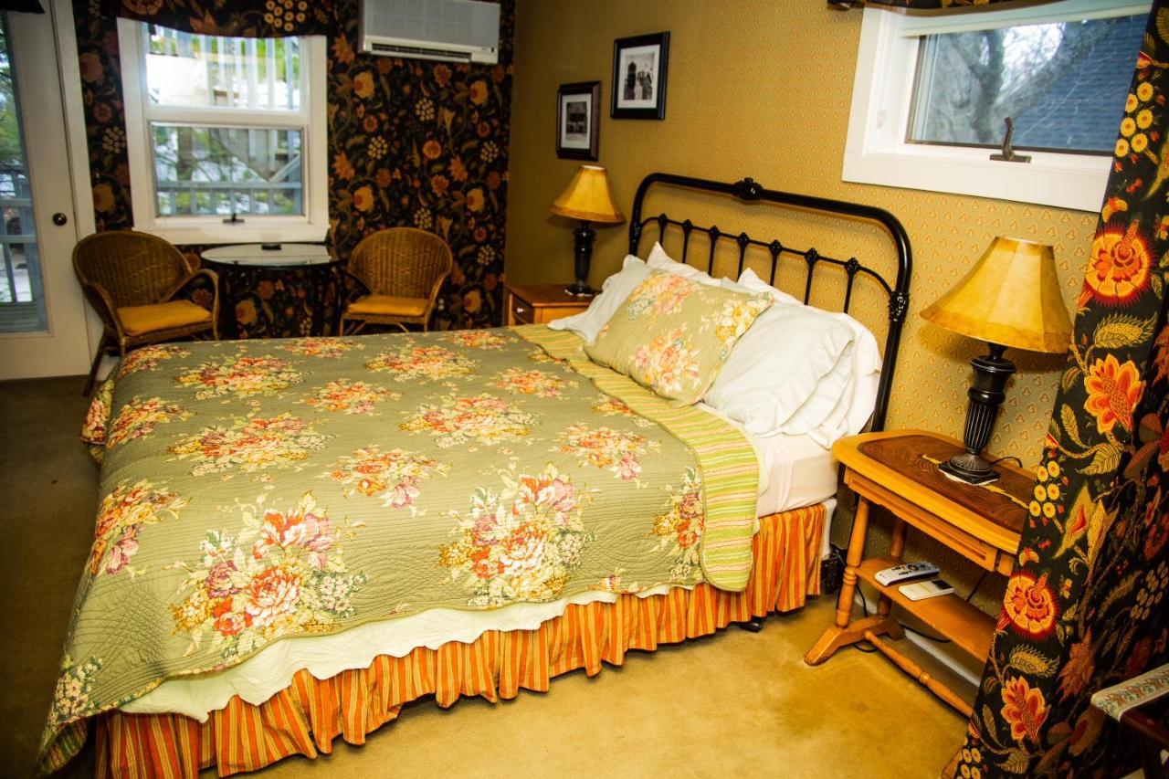 Sylvan Inn Bed & Breakfast Глен Арбър Екстериор снимка