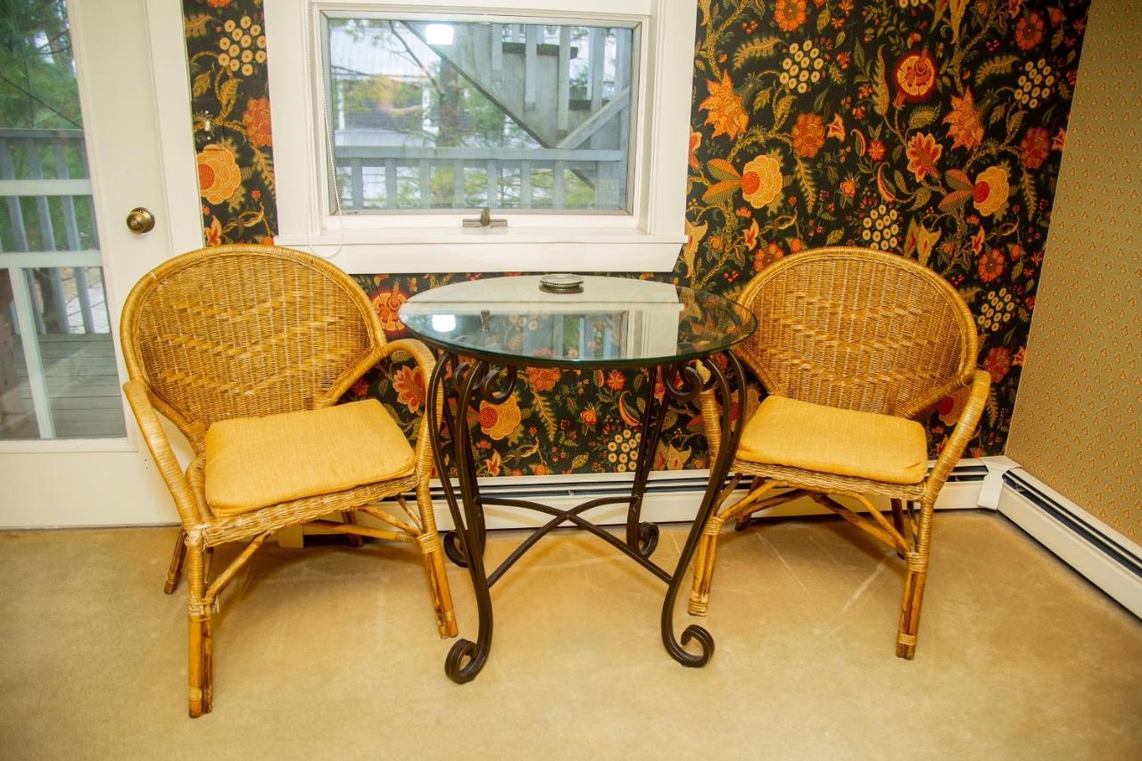 Sylvan Inn Bed & Breakfast Глен Арбър Екстериор снимка