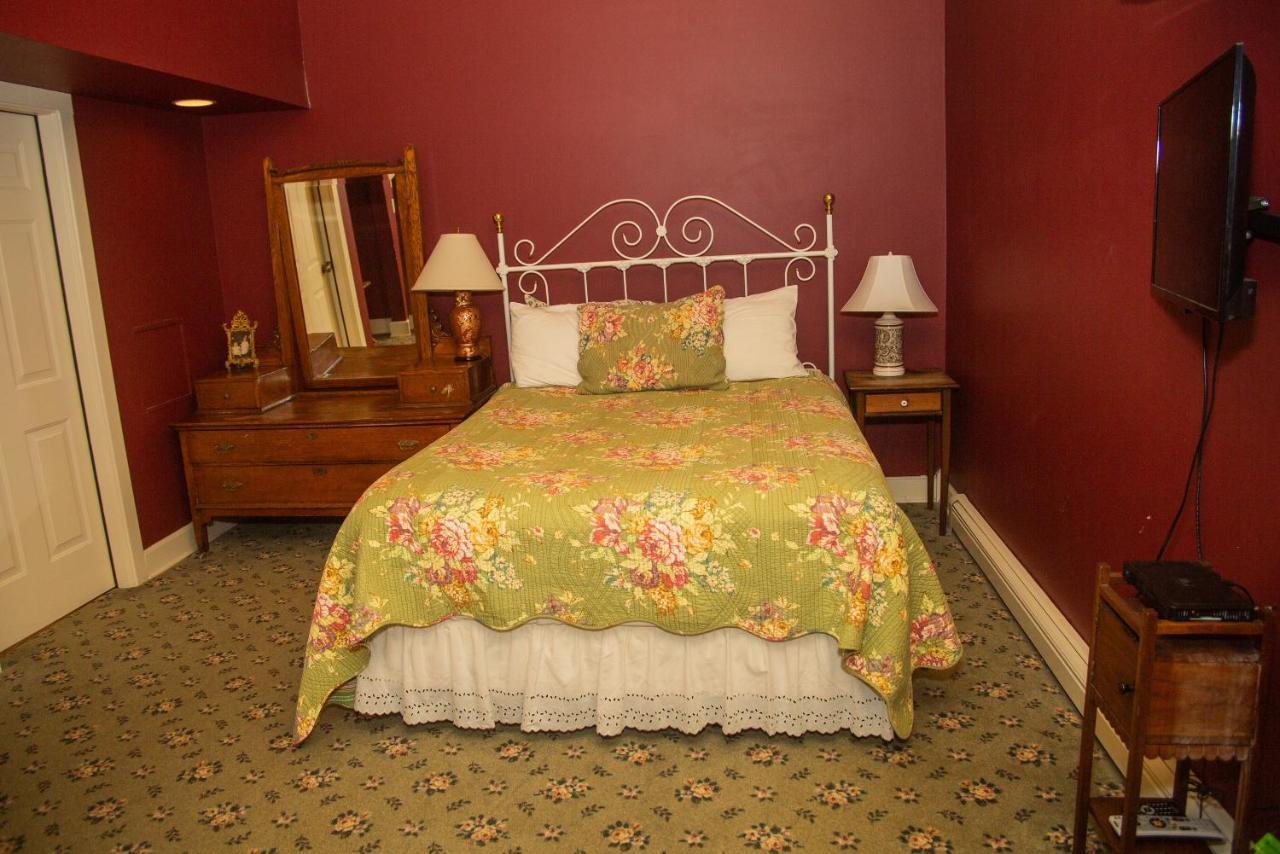 Sylvan Inn Bed & Breakfast Глен Арбър Екстериор снимка