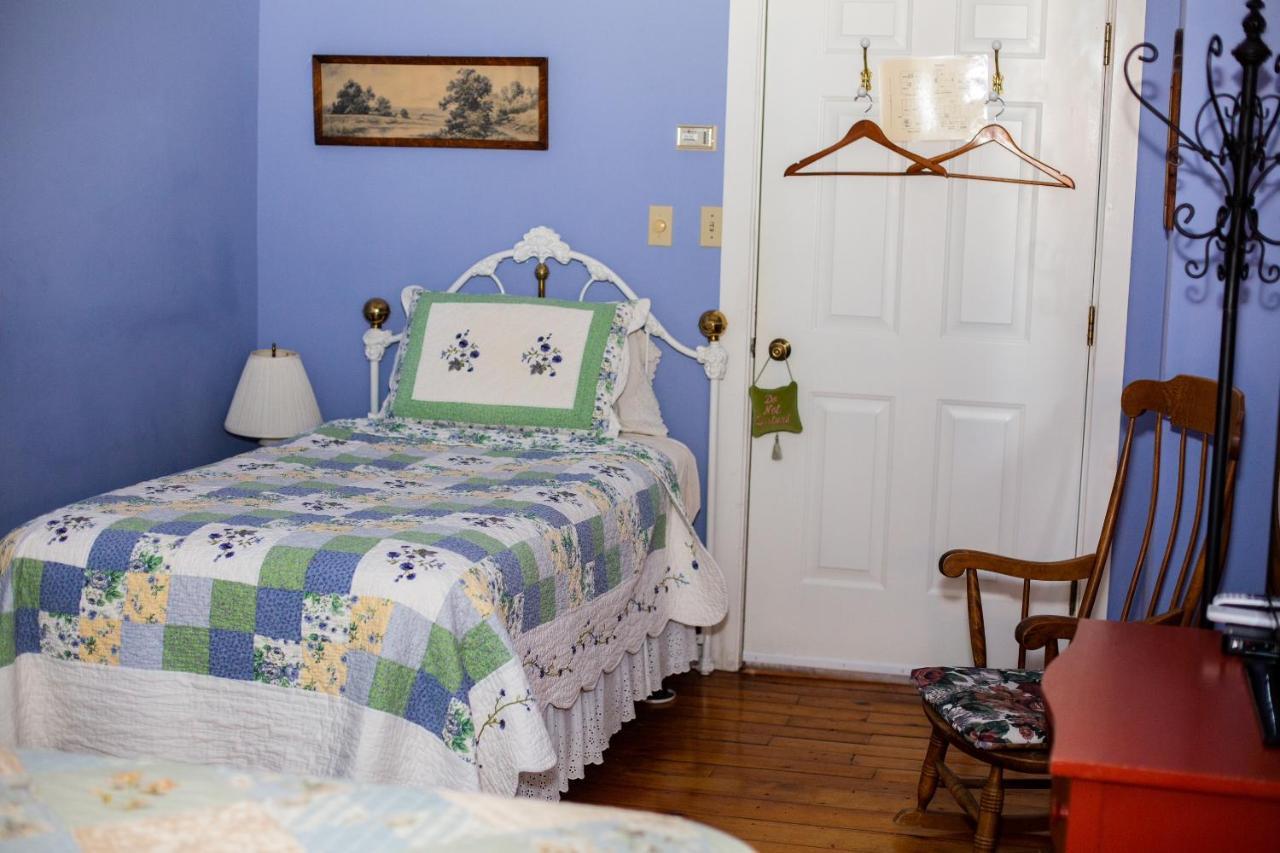 Sylvan Inn Bed & Breakfast Глен Арбър Екстериор снимка