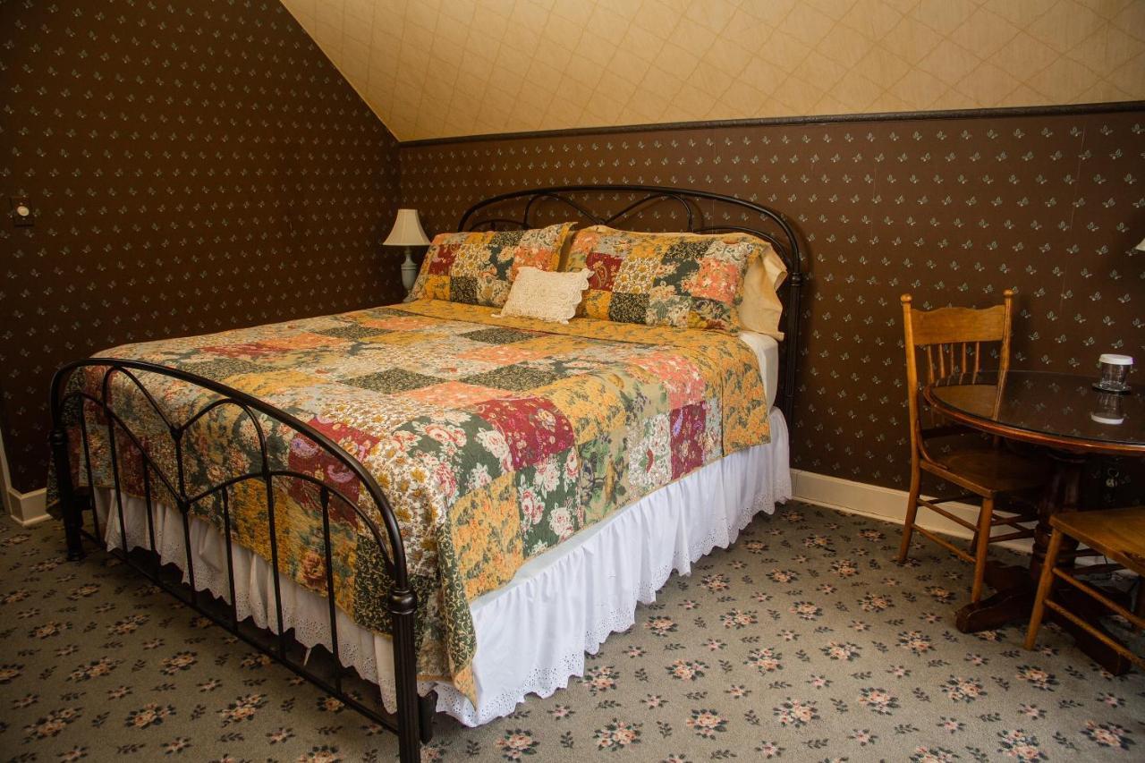 Sylvan Inn Bed & Breakfast Глен Арбър Екстериор снимка