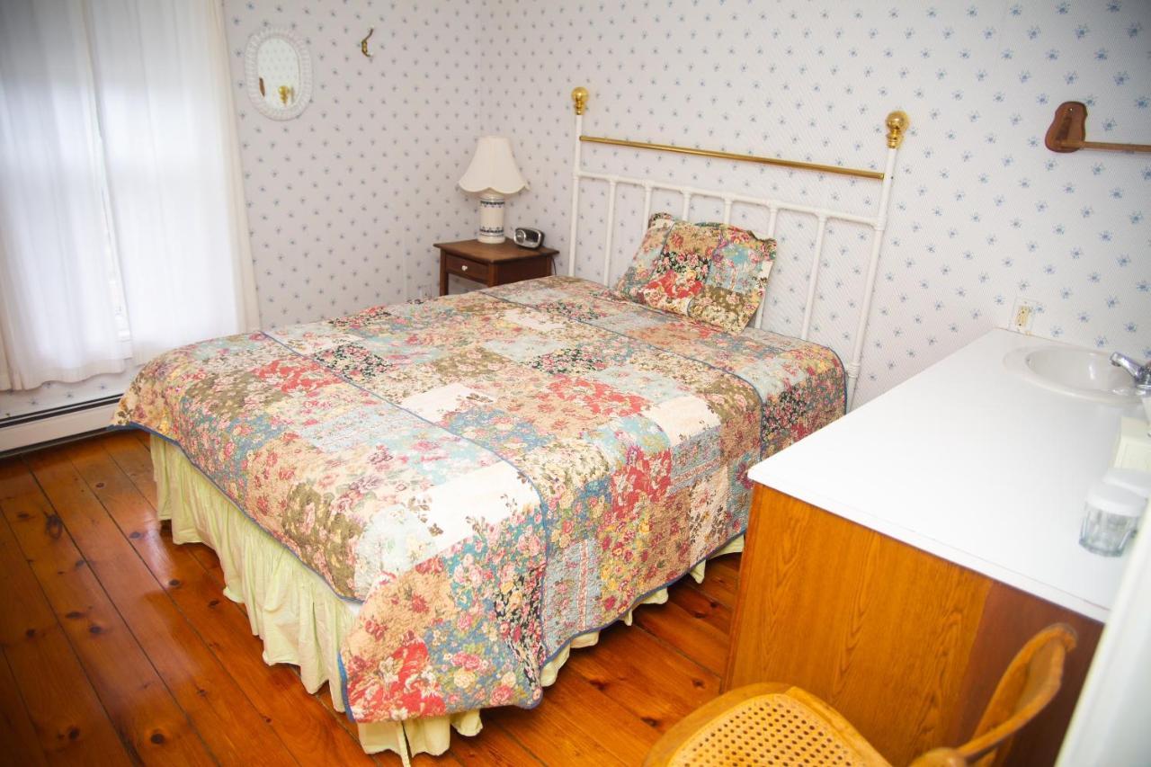 Sylvan Inn Bed & Breakfast Глен Арбър Екстериор снимка