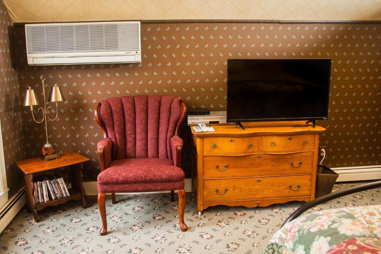 Sylvan Inn Bed & Breakfast Глен Арбър Екстериор снимка