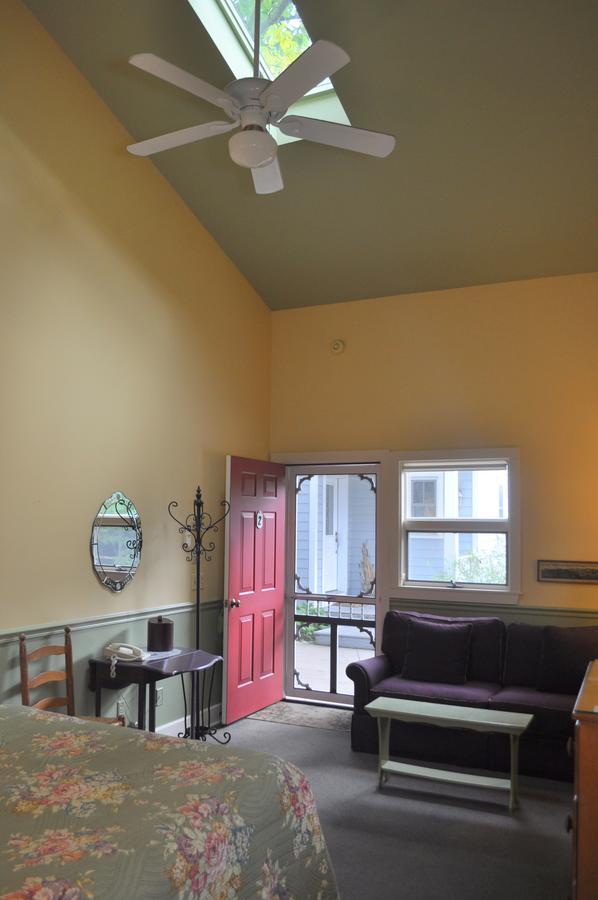 Sylvan Inn Bed & Breakfast Глен Арбър Екстериор снимка